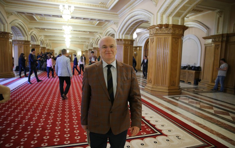 BIO | Cine e Eugen Nicolicea, propunerea PSD pentru Ministerul Justiţiei: Proiectant la Şantierul Naval, absolvent de Electronică. Şi-a luat diploma în Drept la "fără frecvenţă"