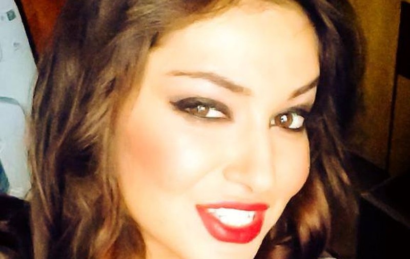 ELENA de la MANDINGA ţine la imaginea ei! Uite-o cum trage din greu CA SĂ ARATE BINE!