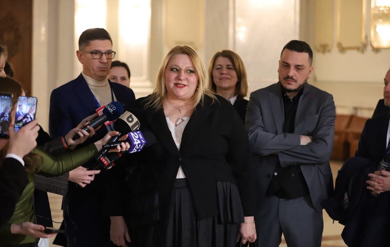 Parchetul General i-a deschis un dosar penal Dianei Șoșoacă, după ce a agresat verbal o jurnalistă în Palatul Parlamentului