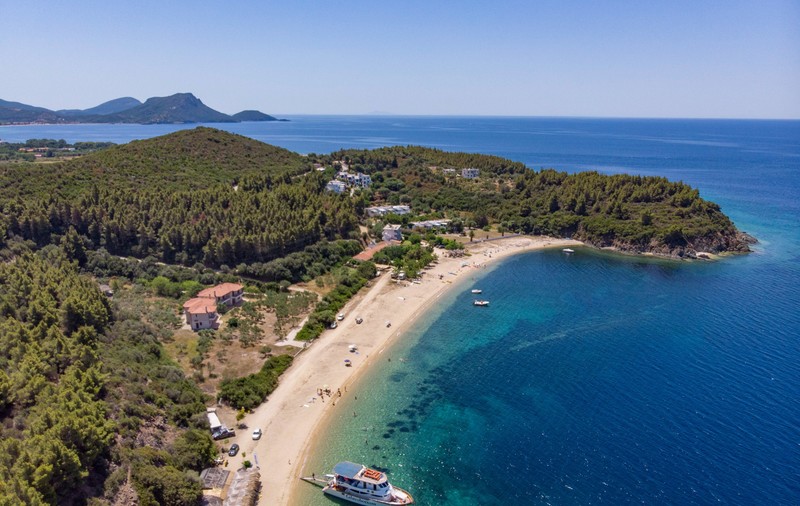 Grecia renunţă la certificatul verde, pe durata sezonului estival. Ce se întâmplă cu masca de protecție