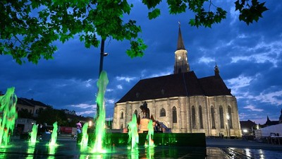 Statuia lui Matia Corvin în fața Bisericii Sfântul Mihail din Piața Unirii - Cluj