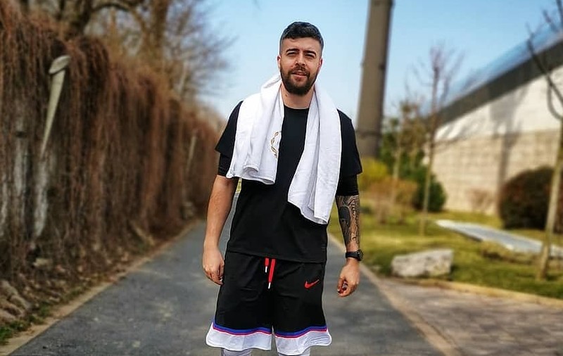 Speak, antrenor de fitness pentru cântăreața Jo. „Am slăbit deja 4 kilograme în câteva săptămâni”