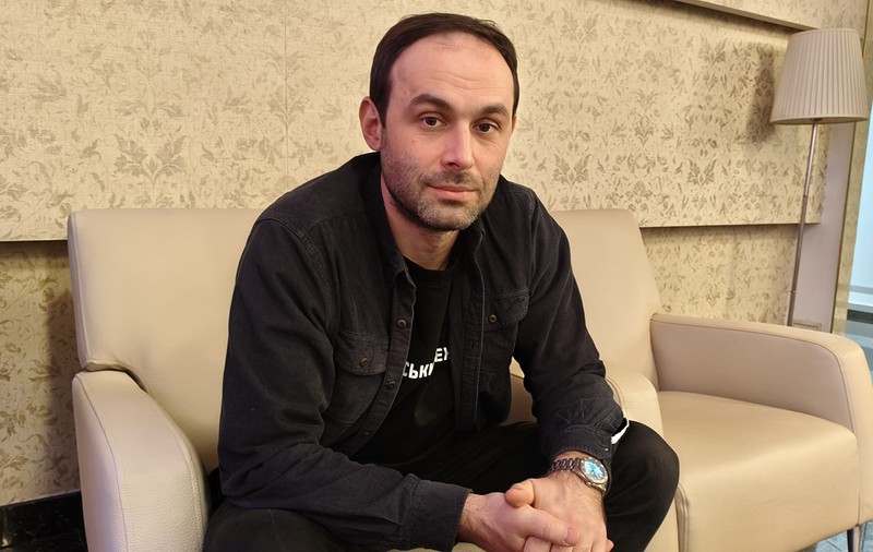 Pavlo Matiușa, scriitor înrolat voluntar pe front pentru a apăra Ucraina: „Fericirea e posibilă în război. Am simțit-o când mi-am revăzut copiii, soția, mama, când am aflat că fratele meu e în viață”