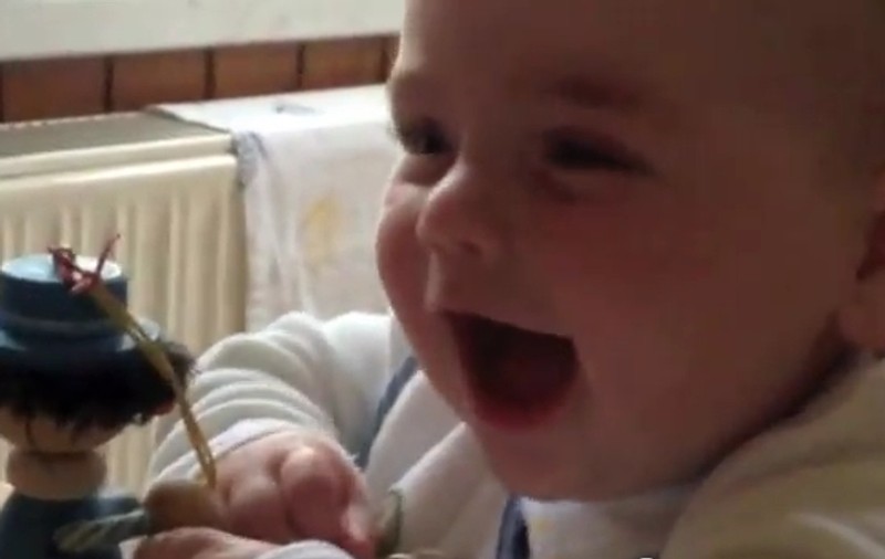 TE VA MOLIPSI PENTRU TOT WEEKENDUL! El e cel mai vesel BEBE de pe internet | VIDEO