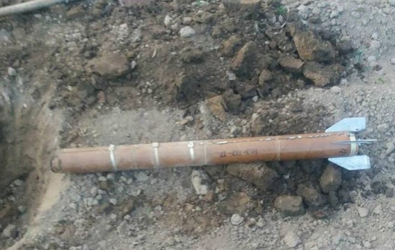 O rachetă a aterizat în curtea unei familii din Botoșani. Oamenii s-au speriat și au sunat la 112 / FOTO