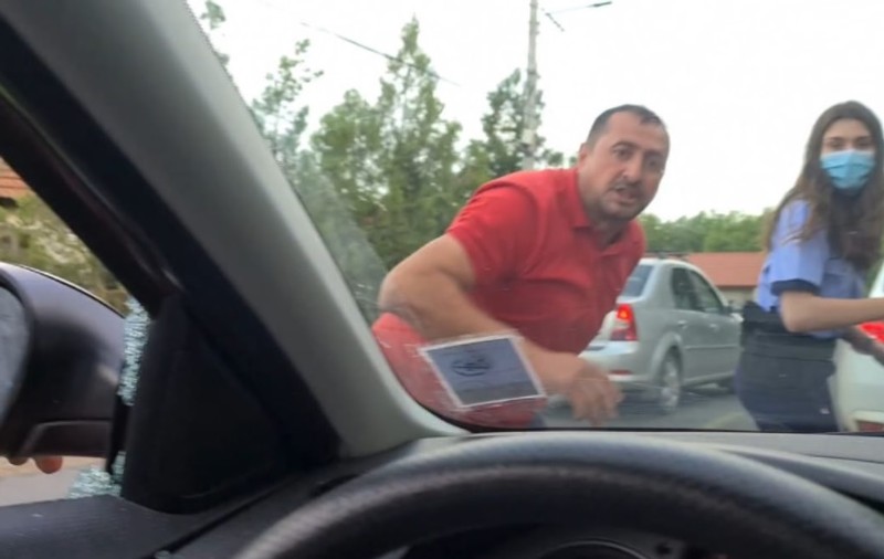 Intervenția în cazul bărbatului bătut în trafic de față cu polițiștii, verificată de IGPR. Doi agresori, arestați preventiv