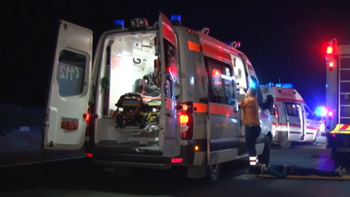 Carambol cu 10 mașini pe Calea Griviței! Mai mulți oameni au primit îngrijiri medicale