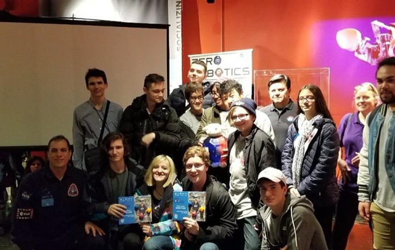 Elevi din Timișoara, premiați la finala unui concurs organizat de NASA. Au programat roboți pentru Stația Spațială Internațională