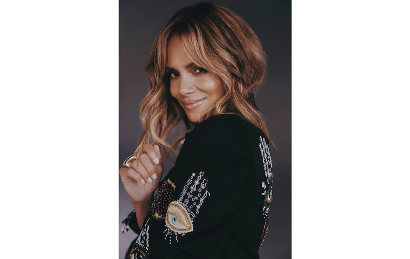 Halle Berry, actrița premiată cu Oscar, regizor și producător, va primi premiul „THE PEOPLE’S ICON” în cadrul Galei PEOPLE’S CHOICE AWARDS 2021
