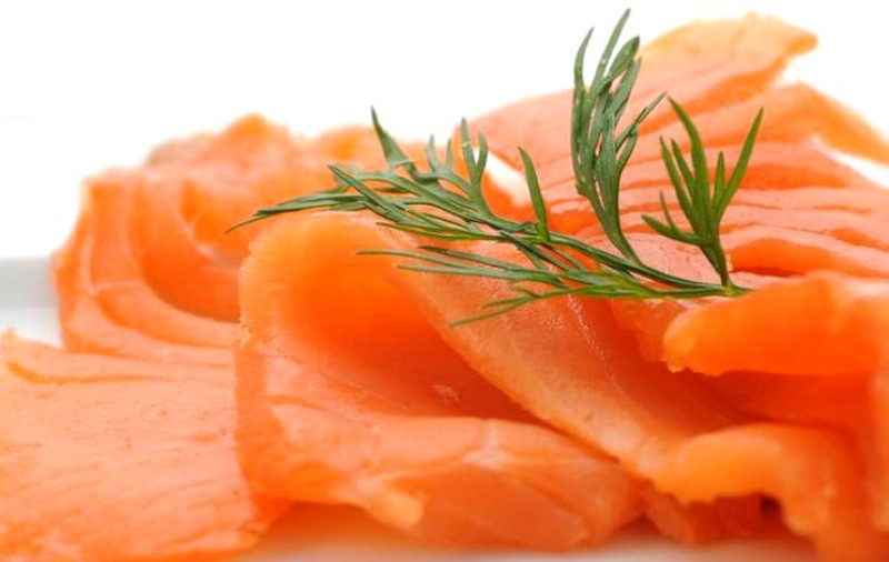Alertă alimentară: File de somon afumat contaminat cu Listeria, găsit la două firme! Produsul a început să fie retras de pe piață