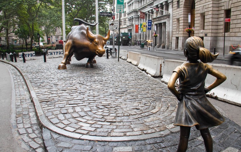 Revoltă pe Wall Street. Micii investitori amatori au provocat pagube de 5 miliarde de dolari unor fonduri speculative
