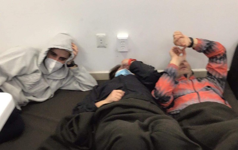 Apel disperat din Mexic. Peste 80 de români, blocați de autorități pe aeroportul din Cancun. „Ne bruschează, suntem ținuți închiși”. Reacția MAE