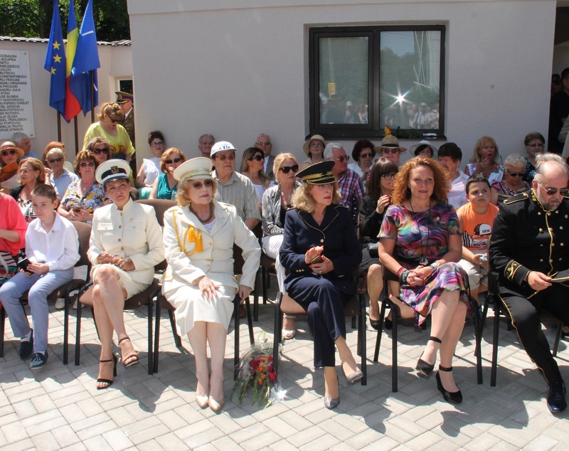 Corina Chiriac, Daniel Iordăchioaie, Ileana Șipoteanu și Marcel Pavel au dat milităria jos din pod! Cum arată cântăreții în uniforme