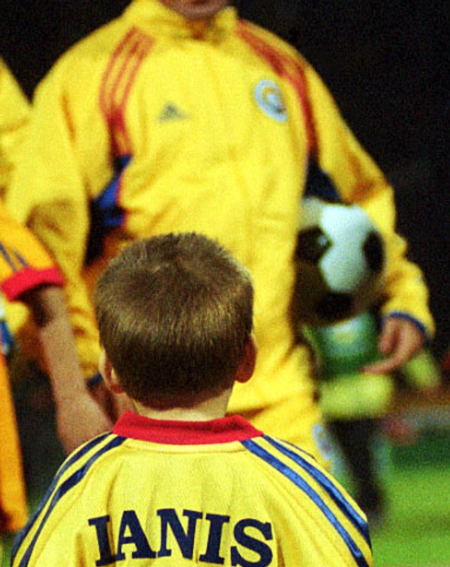 Ianis Hagi împlinește 18 ani. Fotbalistul își serbează majoratul la Florența. Debutează duminică în Serie A? | GALERIE FOTO