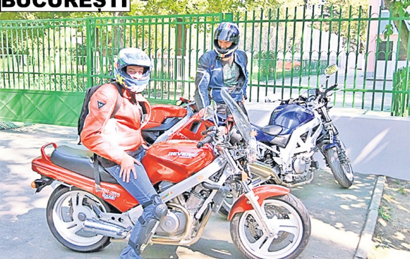 A început școala! Șmecherii, pe motoare ... săracii, cu căruța