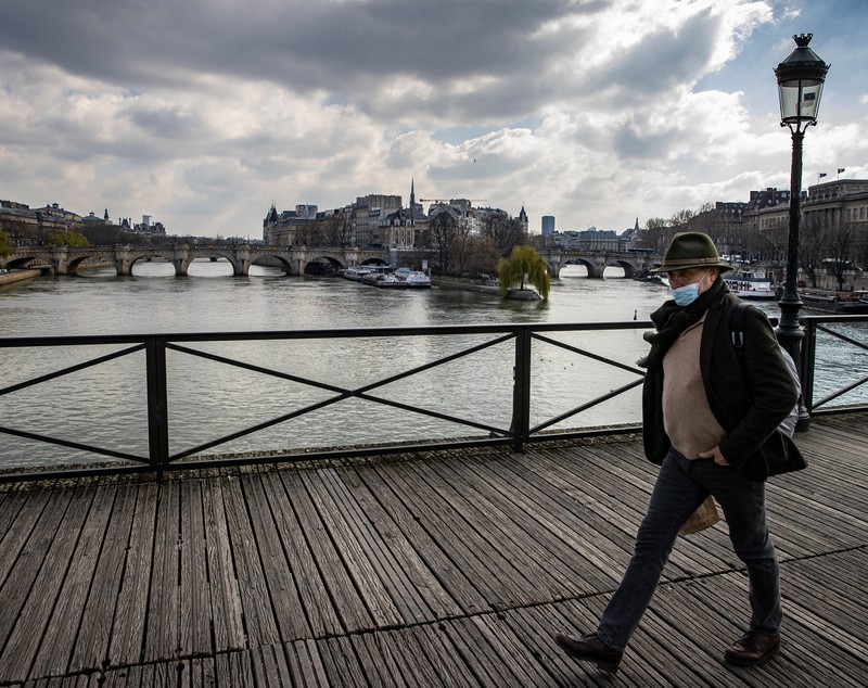 Parisul, dezolant în prima zi de lockdown. Mulți locuitori au părăsit capitala ca să scape de carantină