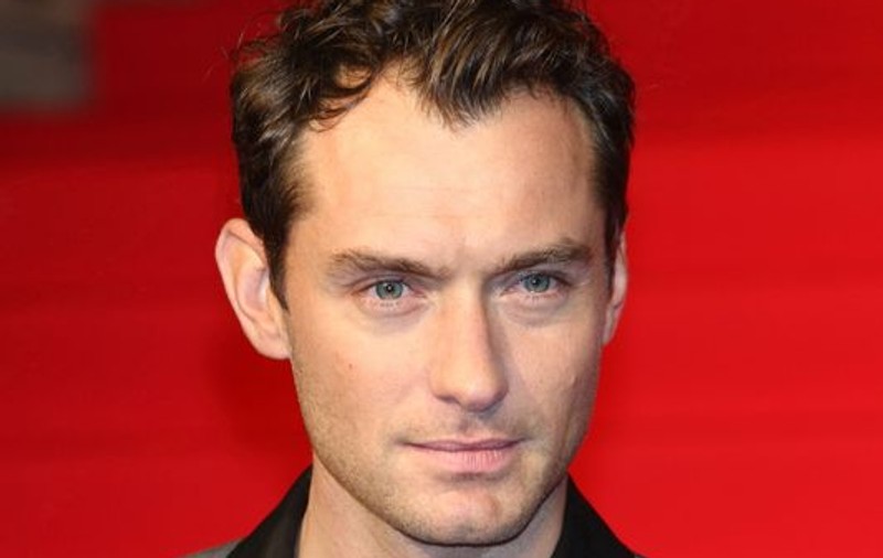 Jude Law îşi va vedea copilul de două ori pe an 