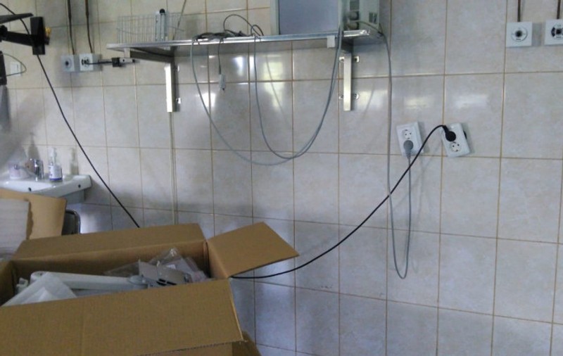 Improvizațiile periculoase de la ATI. Reprezentantul unei firme care instalează aparatură medicală arată ce nereguli a găsit la Terapie Intensivă
