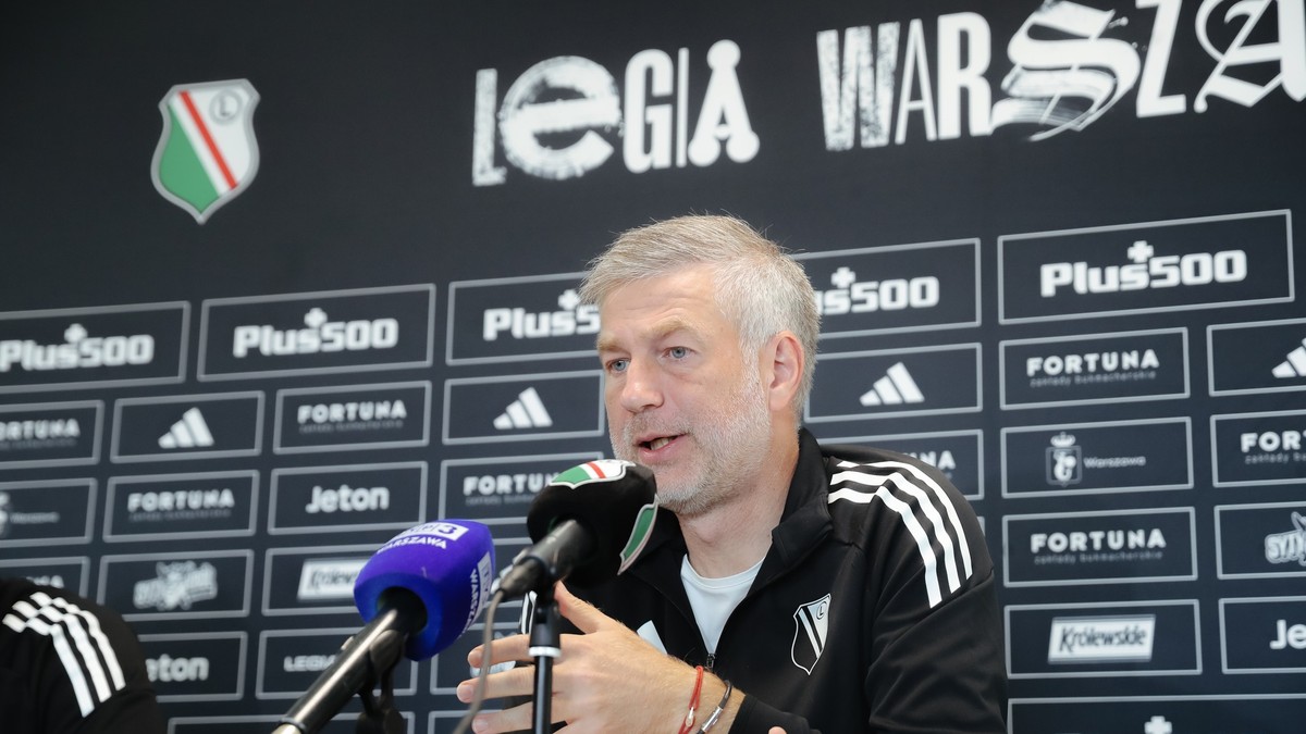 Edward Iordănescu (47 de ani) are o clauză de reziliere de 400.000 de euro, care îi permite să plece în orice moment de la Legia Varșovia.