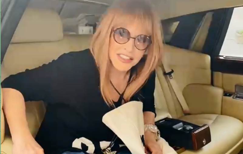 Alla Pugaciova, legenda muzicii din Rusia, a revenit în țară, „după o lungă ședere în străinătate”, scrie presa de la Moscova