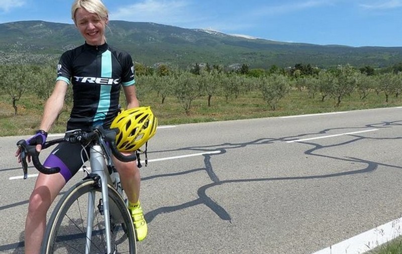 Uite ce gagică a bătut recordul de cățărare pe legendarul Ventoux!