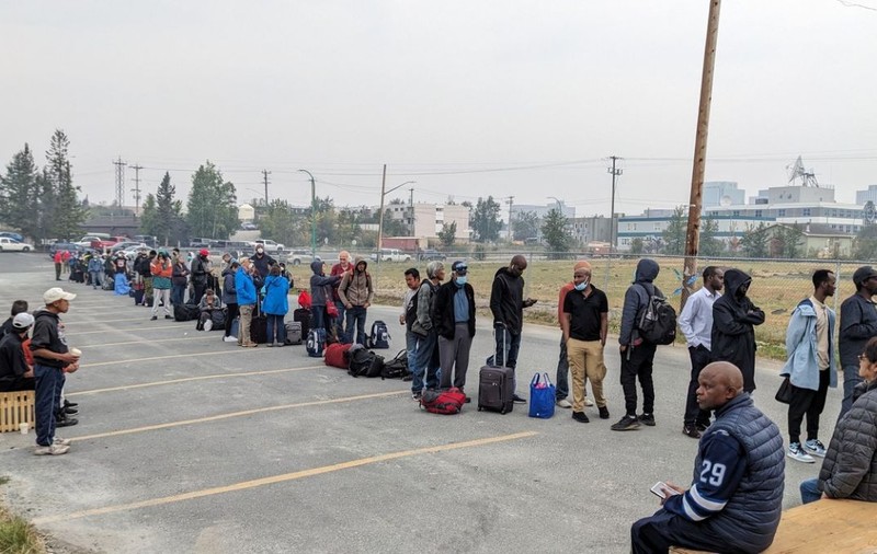 Un oraș cu 20.000 de locuitori din Canada este evacuat din calea unui incendiu de vegetație. „Urmează zile foarte grele”
