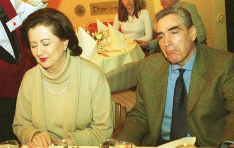 EXCLUSIV | SURPRIZĂ la NUNTA OANEI ROMAN! Mioara, mama vedetei, A DAT NAS ÎN NAS cu PETRE ROMAN şi cu actuala NEVASTĂ, la CEREMONIE! FOTO