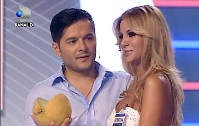 Marina Dina, SĂRUT PASIONAL la Roata norocului! Realitatea bate ORICE IMAGINAŢIE!