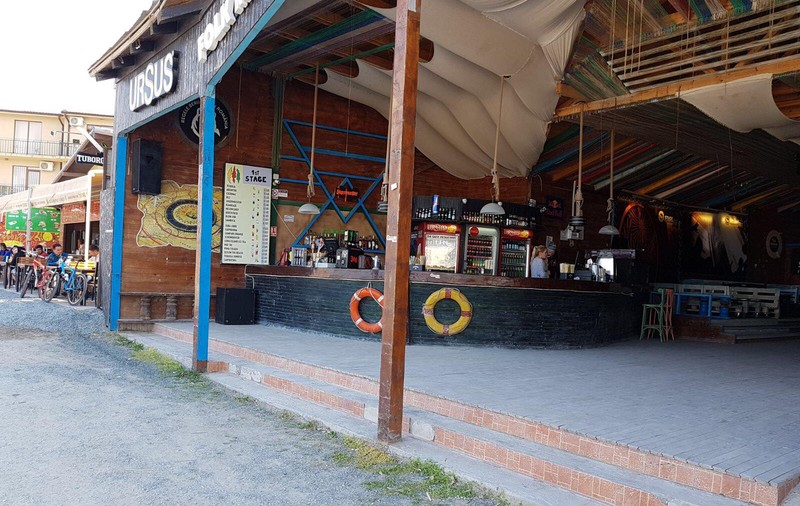 REPORTAJ PE LITORAL/ De câţi bani ai nevoie în Vama Veche de 1 Mai. Oferte pentru toate buzunarele...pline!