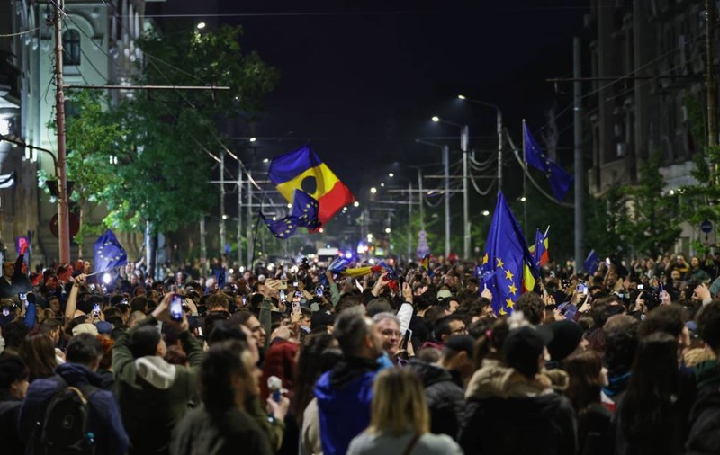 Cum sărbătoresc susținătorii lui Nicușor Dan victoria acestuia în alegerile prezidențiale