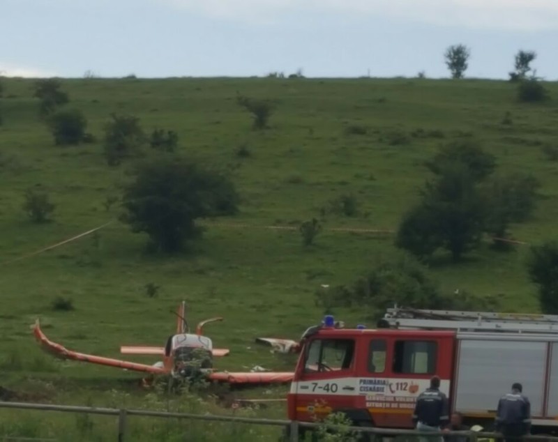 UPDATE | Anchetă, după ce un avion de mici dimensiuni s-a prăbușit lângă Cisnădie GALERIE FOTO