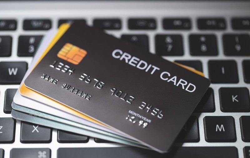 Cum îți alegi un card de credit?