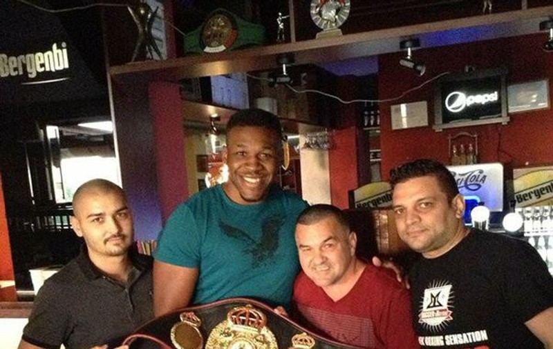 Vizită surpriză pentru Leonard Doroftei. UN MARE CAMPION s-a întâlnit cu preşedintele Federaţiei Române de Box