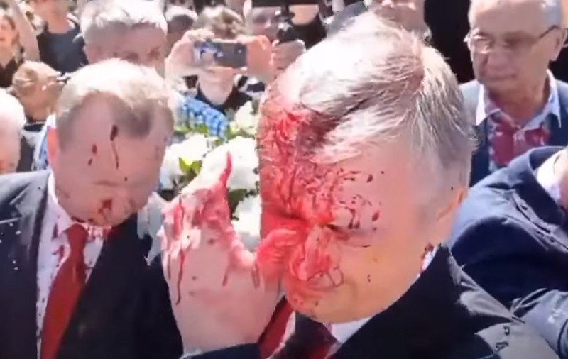 Rusia îl convoacă pe ambasadorul polonez la Moscova, după ce ambasadorul rus la Varşovia a fost stropit cu vopsea roşie