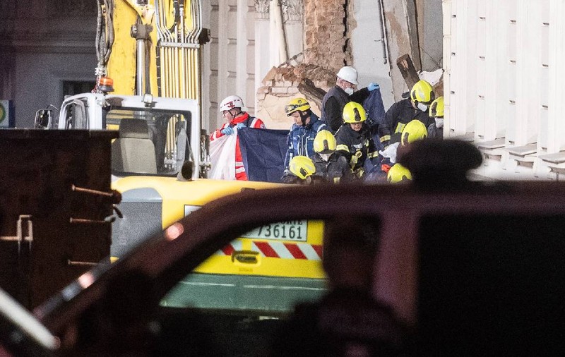Una dintre româncele dispărute sub dărâmăturile unei case în Germania a fost găsită moartă, după 55 de ore de căutări