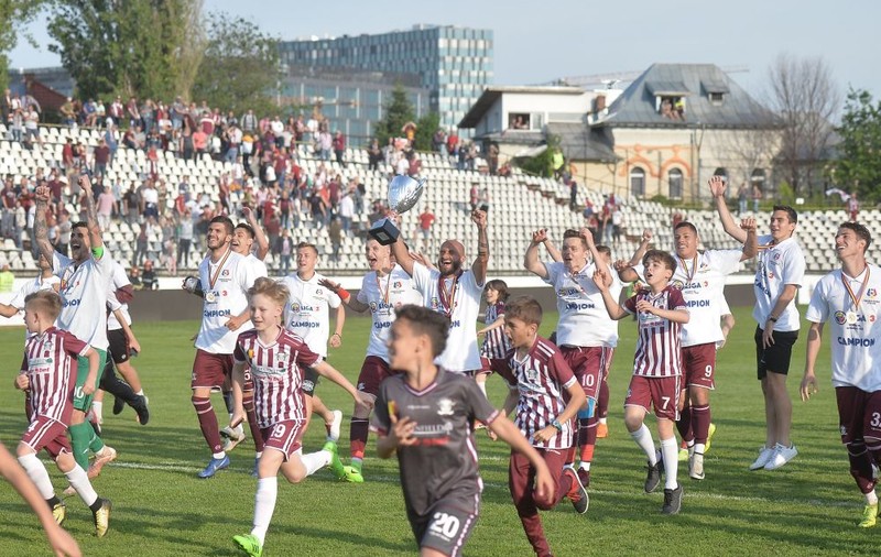 Rapid a promovat în Liga 2 la fotbal. În eșalonul secund au mai urcat Csikszereda, Gloria Buzău, Turris Turnu Măgurele și CSM Reșița