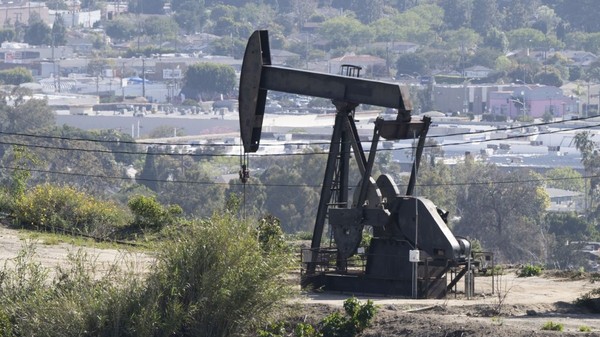 Prețul petrolului a scăzut joi, 15 octombrie, cu peste un dolar pe baril. Foto: Hepta