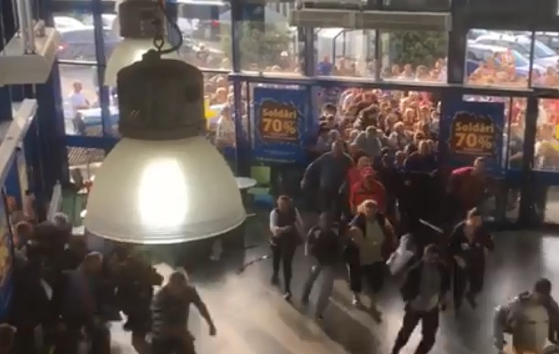 VIDEO / Clienții unui magazin de bricolaj din Cluj s-au înghesuit la reduceri