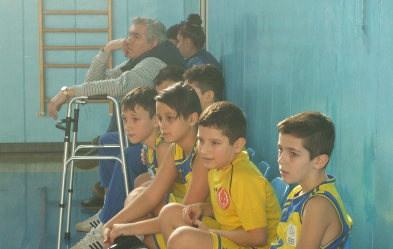 Fosta legendă a Stelei, Virgiliu Căpuşan, creează viitorii campioni ai baschetului. Taxa e de 150 de lei pe lună. REZULTATELE TURNEULUI U13