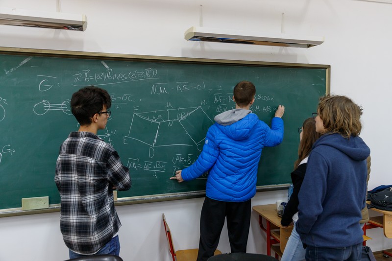 Directorul liceului ucrainean a semnat un parteneriat cu CNMV pentru a continua schimburile de experiență.