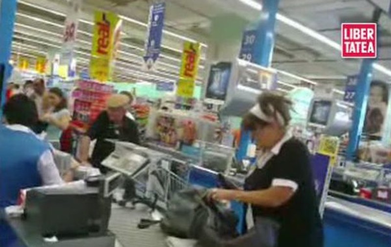 Cristina Stamate, o GOSPODINĂ SINGURĂ. Uite-o cum se CHINUIEŞTE la cumpărături!