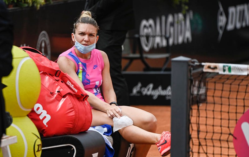 Simona Halep poartă orteză de 10 ani. “Piciorul meu nu arată foarte bine, dar încerc să îl tratez cât se poate de mult”