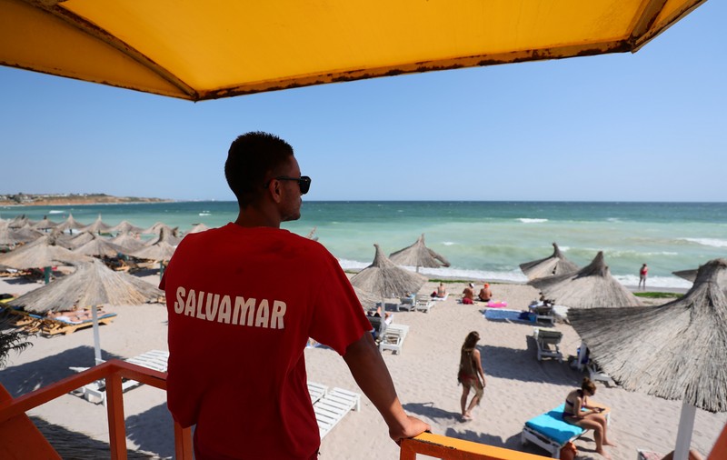 Locuri de muncă în sezonul estival. Cât câștigă un barman sau un salvamar