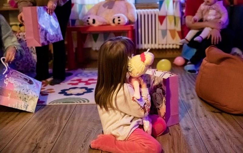 Miracolul de la Singureni. Cum li s-au îndeplinit dorințele de Crăciun unor copii abandonați de părinți și de sistem