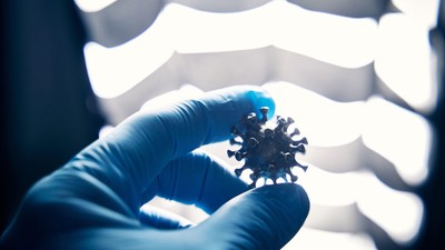 2 July 2024: Hand of a researcher holds virus in a laboratory. Symbolic image of medical research and virology in the fight against a pandemic *** Han