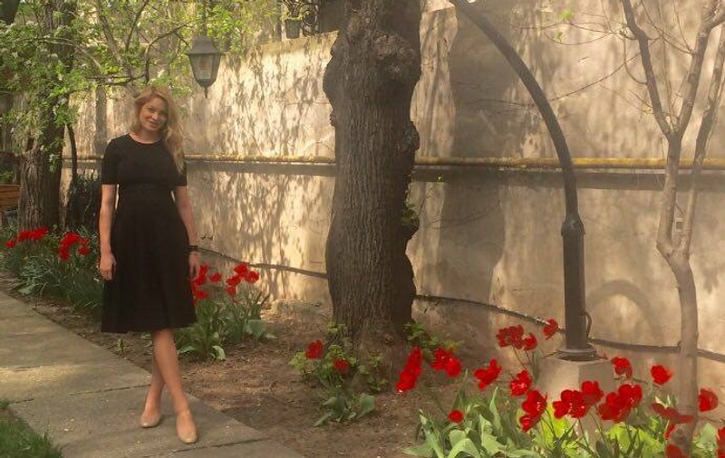 Valentina Pelinel, luată la rost de fani! "De ce te îmbraci numai în negru?"