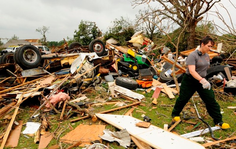 Cel puţin un mort în SUA, după mai multe tornade au afectat patru state