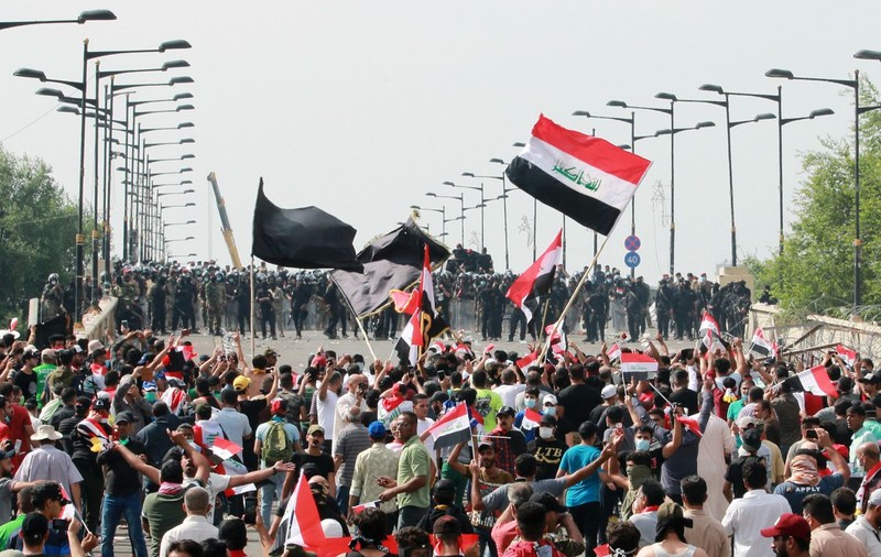 Protest anticorupție soldat cu zeci de morți și mii de răniți. Forțele de ordine au deschis focul asupra protestatarilor în Irak