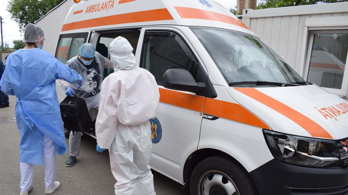VIDEO Bilanțul COVID, o nouă creștere: aproape 10.000 de cazuri noi. Alte două județe, în scenariul roșu