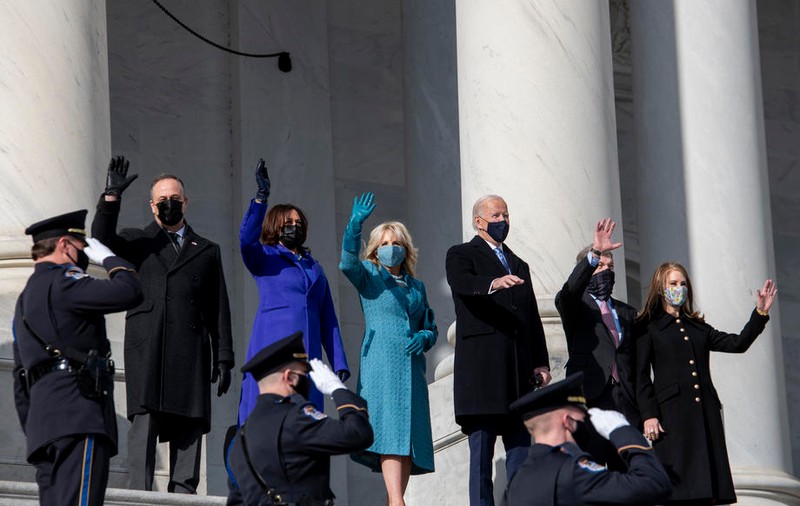 Ținutele alese pentru inaugurarea lui Joe Biden. Ce au purtat Michelle Obama, Lady Gaga și Jennifer Lopez